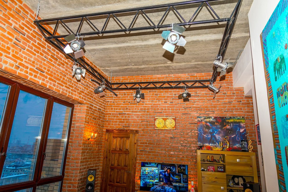 Houzz тур: Лофт в Тюмени с «музыкальными» перилами