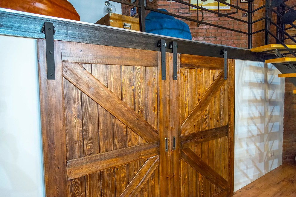 Houzz тур: Лофт в Тюмени с «музыкальными» перилами