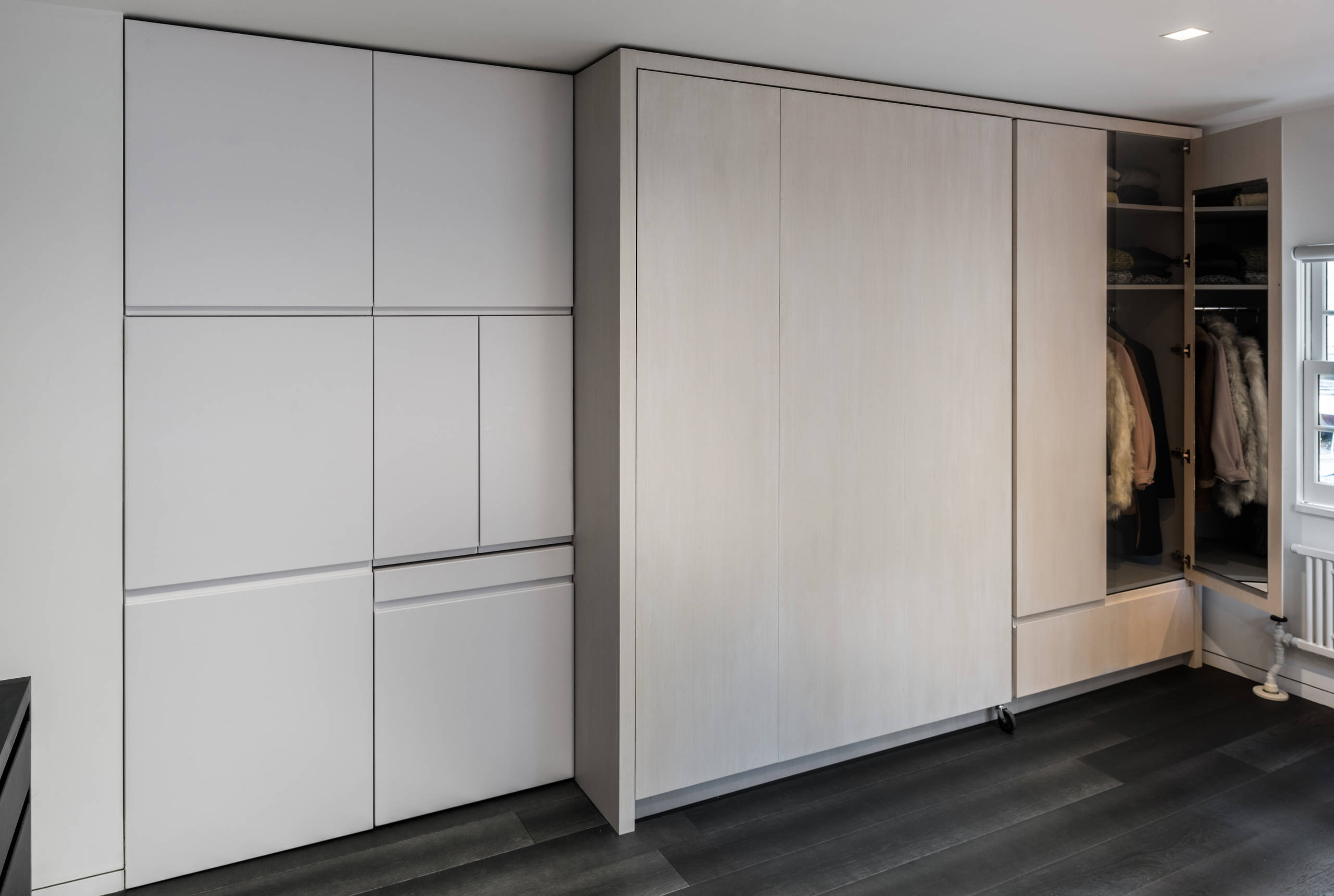 До и после: Стена с сюрпризом в нью-йоркской студии 20 кв.м