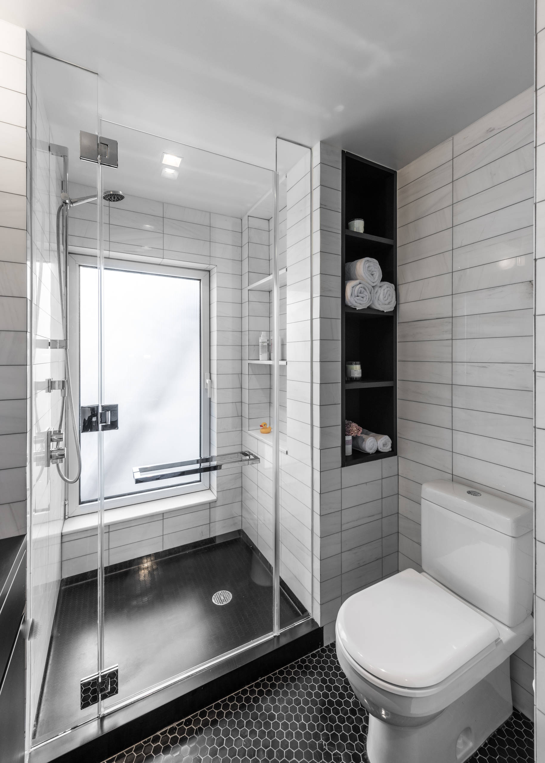 До и после: Стена с сюрпризом в нью-йоркской студии 20 кв.м