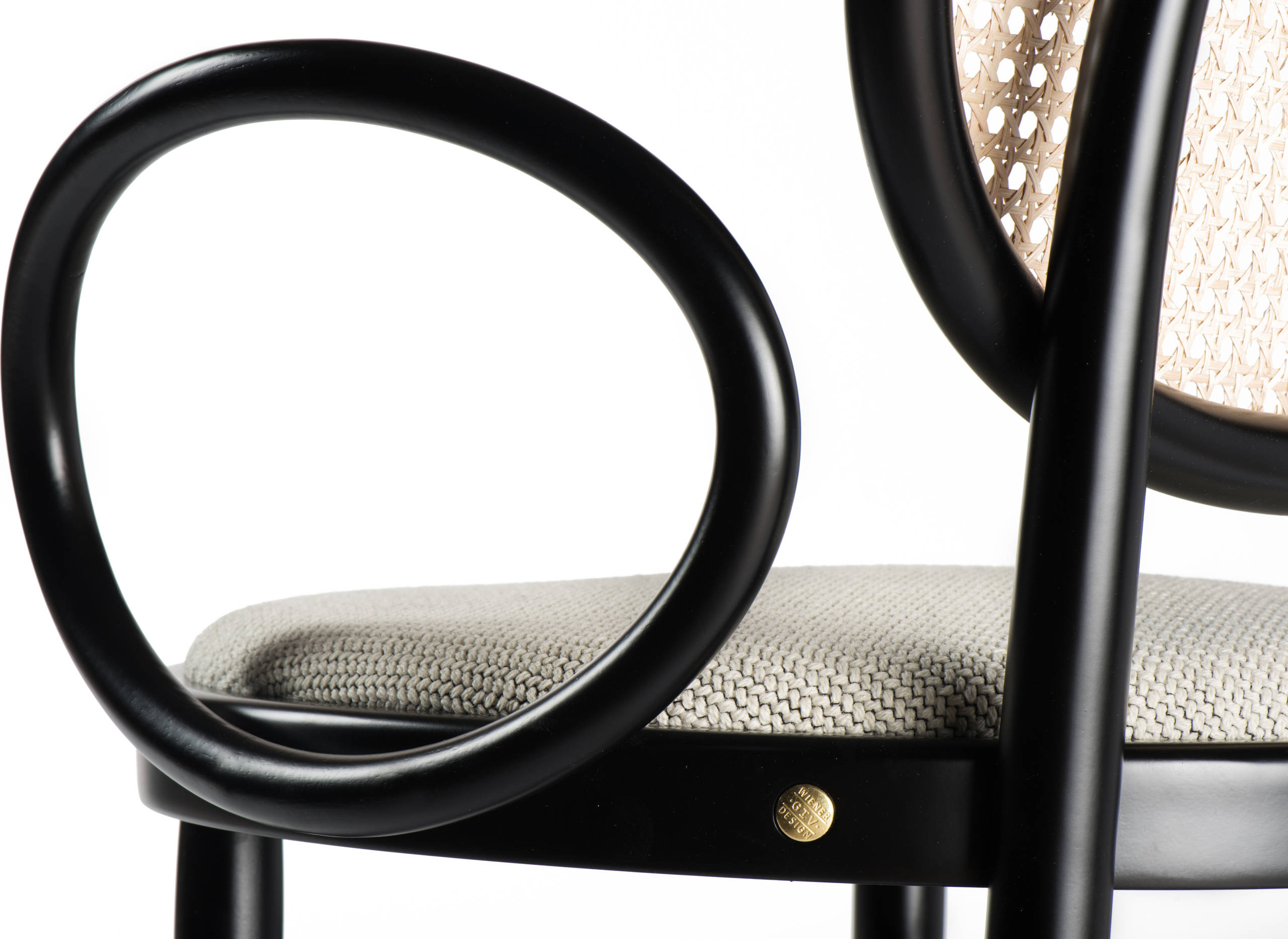 Микротренд: Новый стиль — сдержанный текстиль