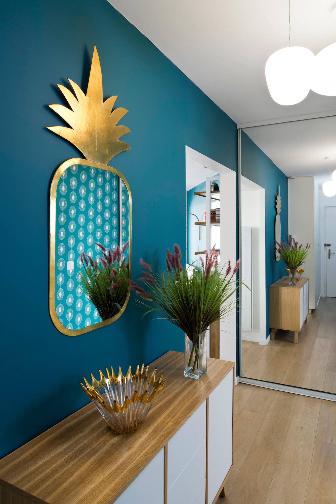 До и после: Новая жизнь квартиры под Парижем 10 лет спустя