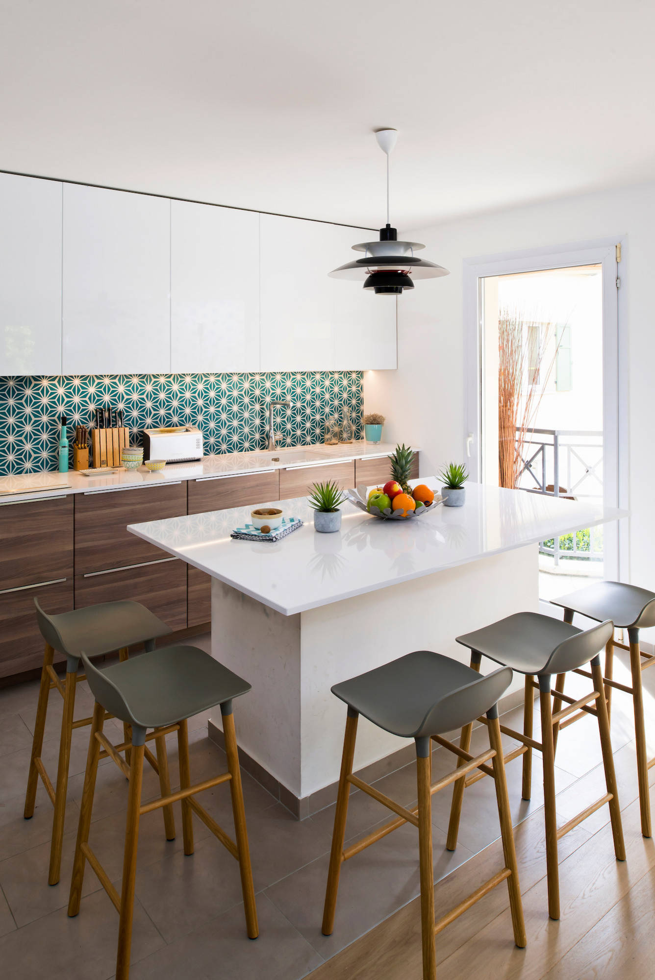 До и после: Новая жизнь квартиры под Парижем 10 лет спустя