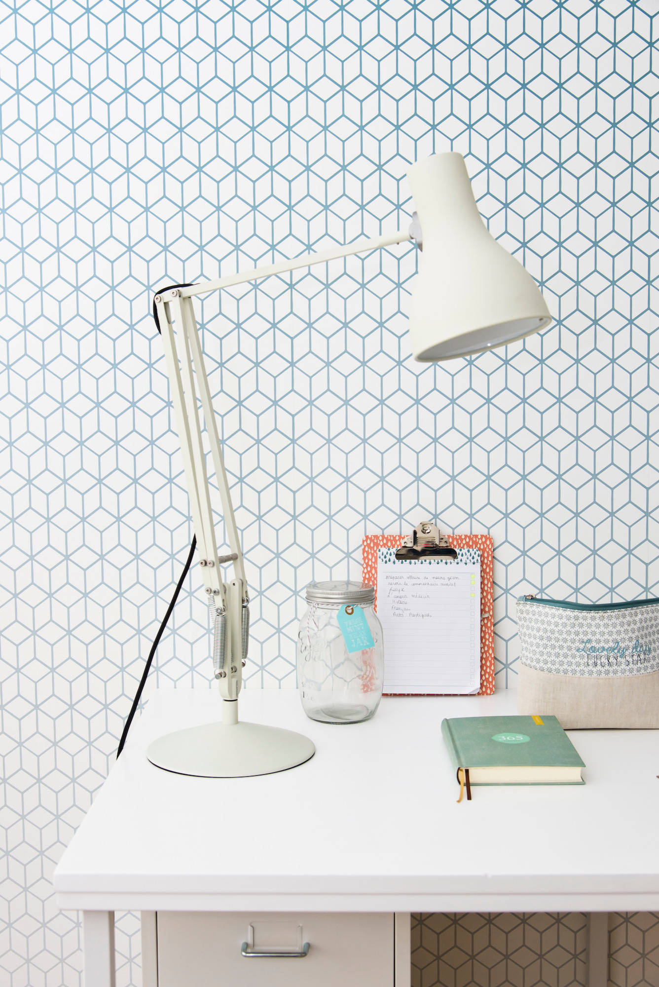 До и после: Новая жизнь квартиры под Парижем 10 лет спустя