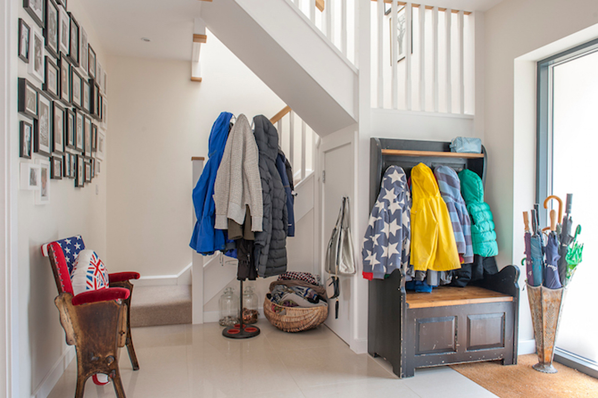 Прихожая в частном доме: Чему быть, чего не миновать