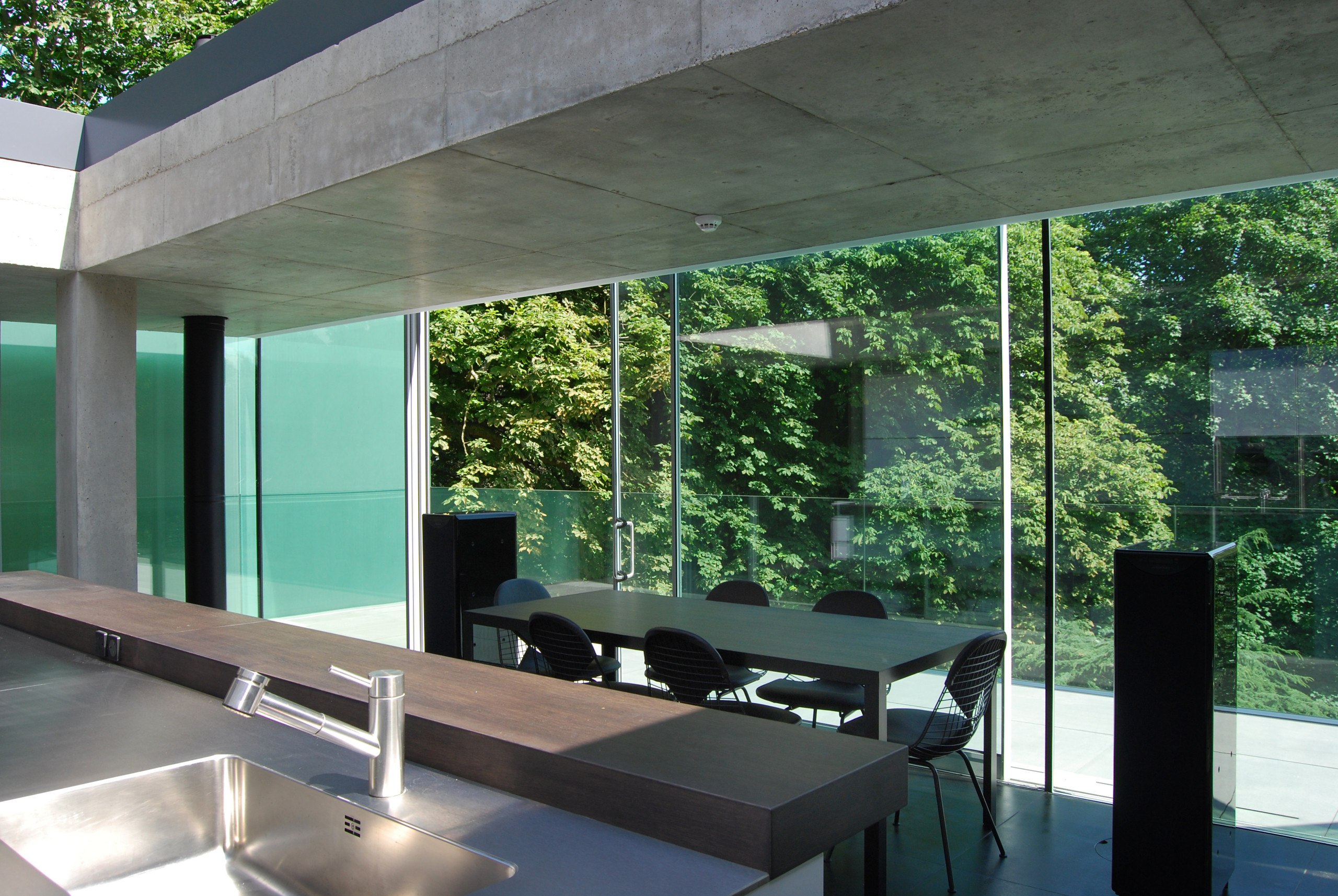 Houzz Британия: Стеклянный дом на лондонском кладбище