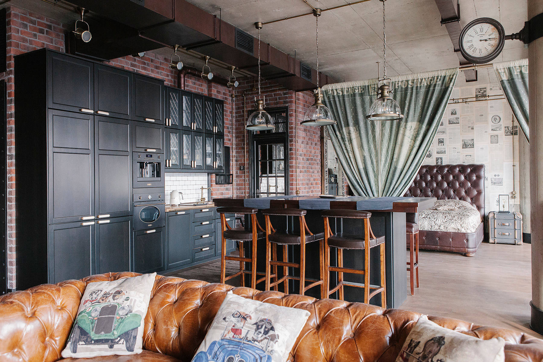 Фотоохота: 23 проекта кухни «в колонну» — от компактных до XXL