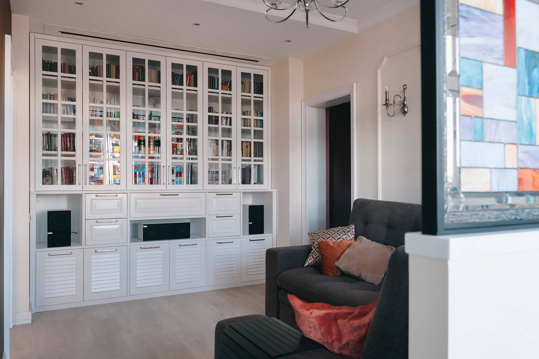 В гостях: Квартира с розовой прихожей в «сталинке»