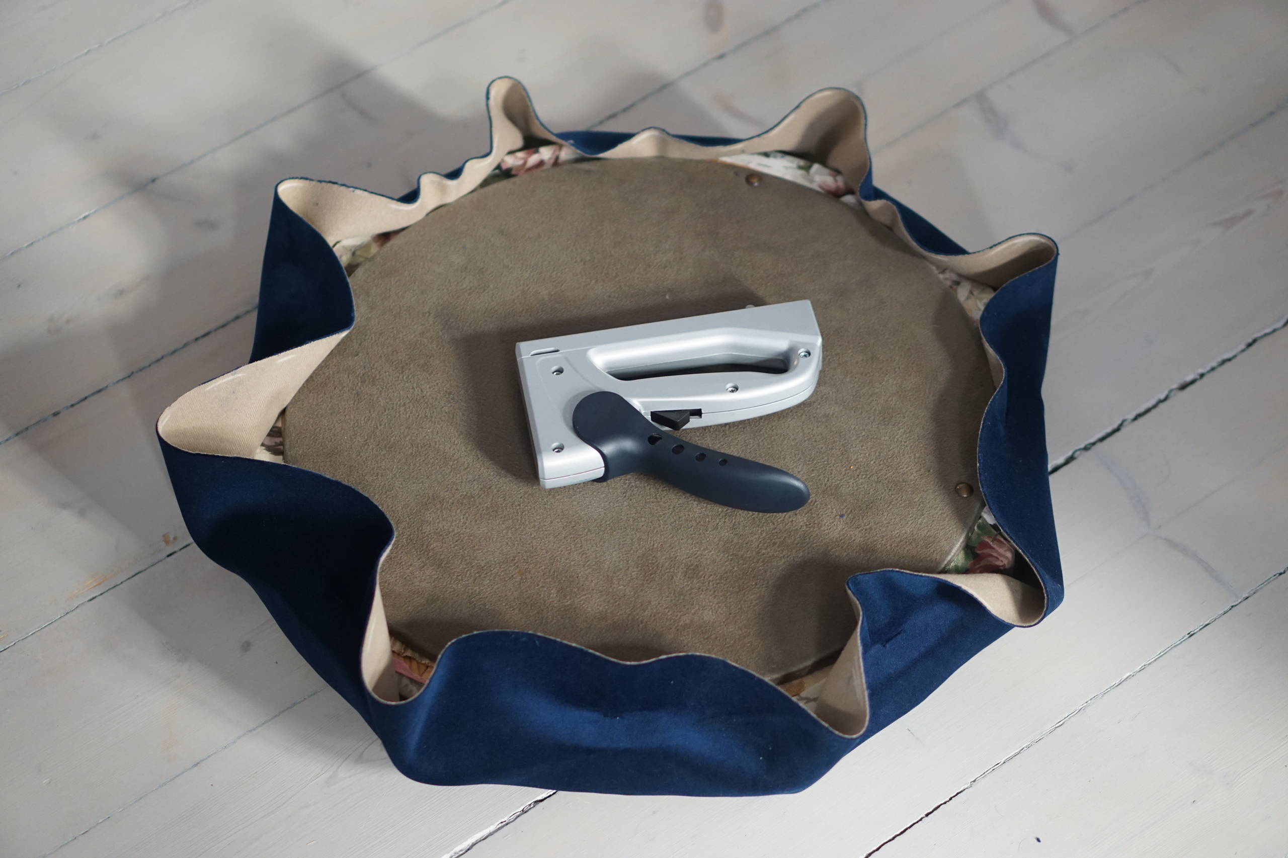 Своими руками: Как перетянуть пуф