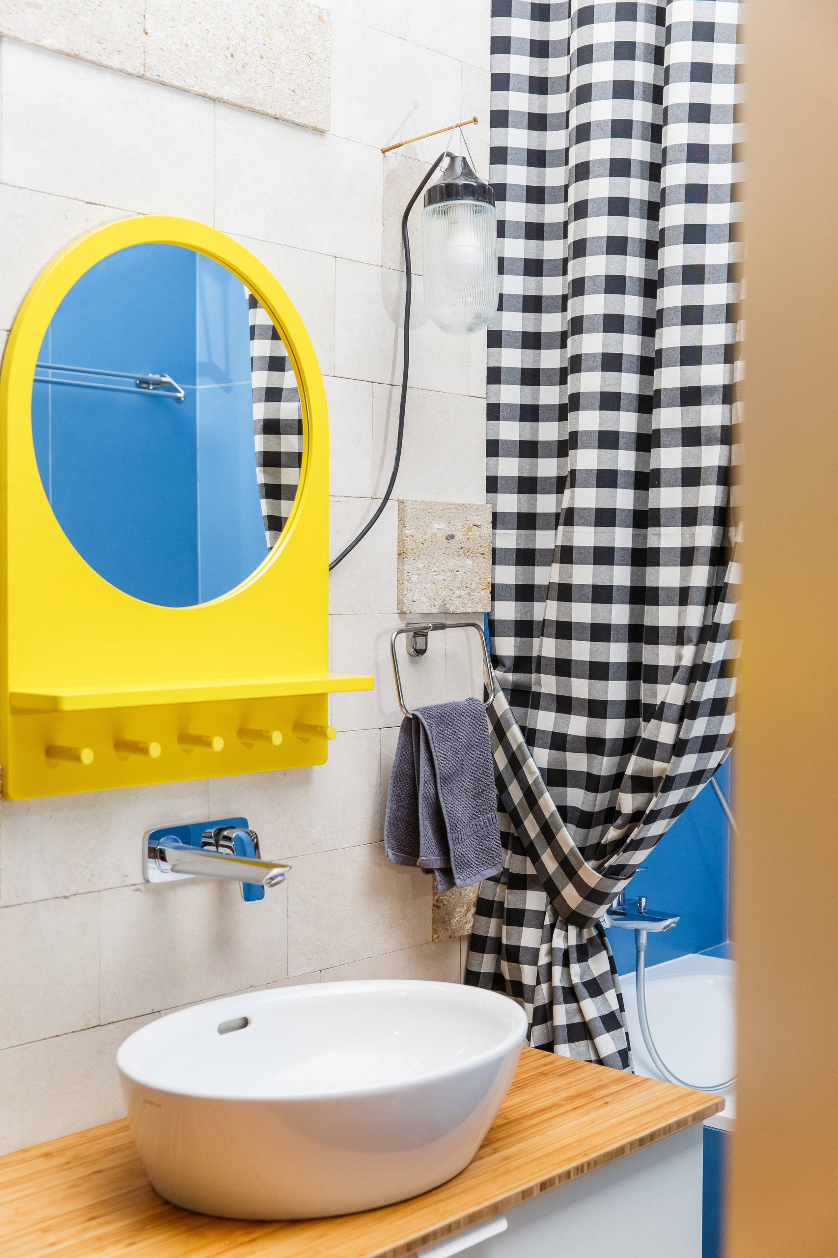 Houzz тур: Яркий таунхаус, который ломает стереотипы