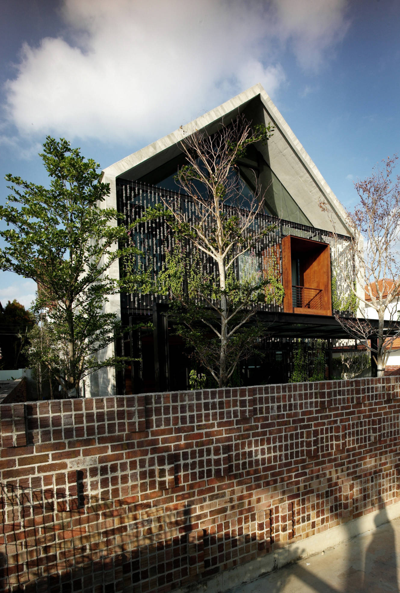 Houzz Сингапур: Дом с крышей из бетона и азбукой Морзе