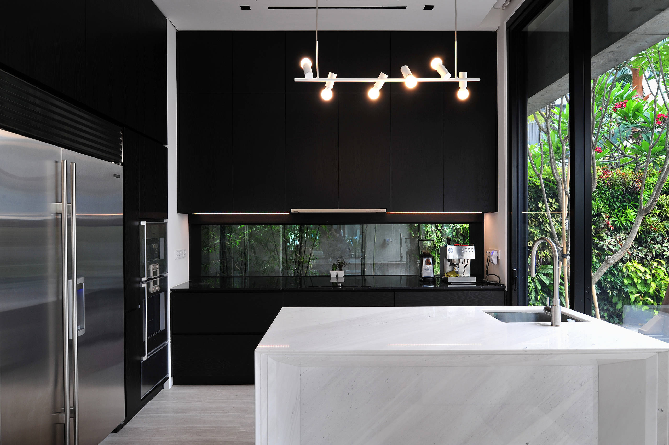 Houzz Сингапур: Дом с крышей из бетона и азбукой Морзе