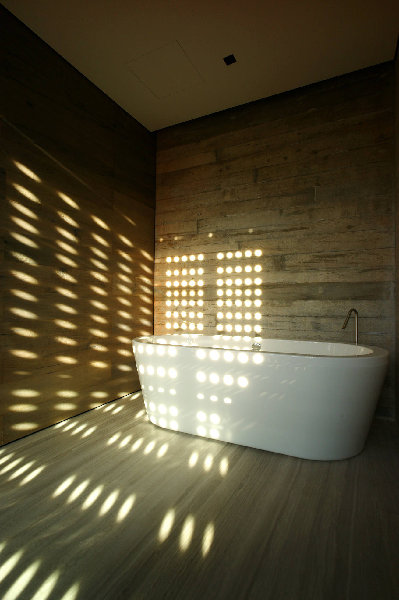 Houzz Сингапур: Дом с крышей из бетона и азбукой Морзе