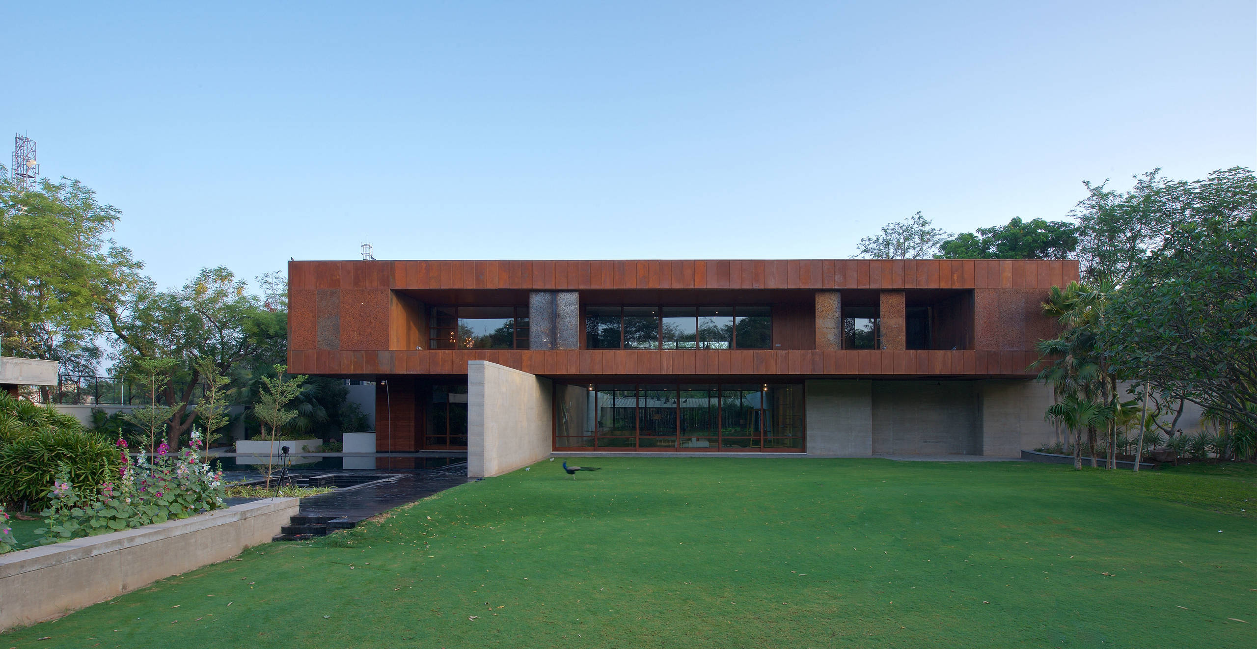 Houzz Индия: Как материалы дома в Ахмедабаде борются с климатом