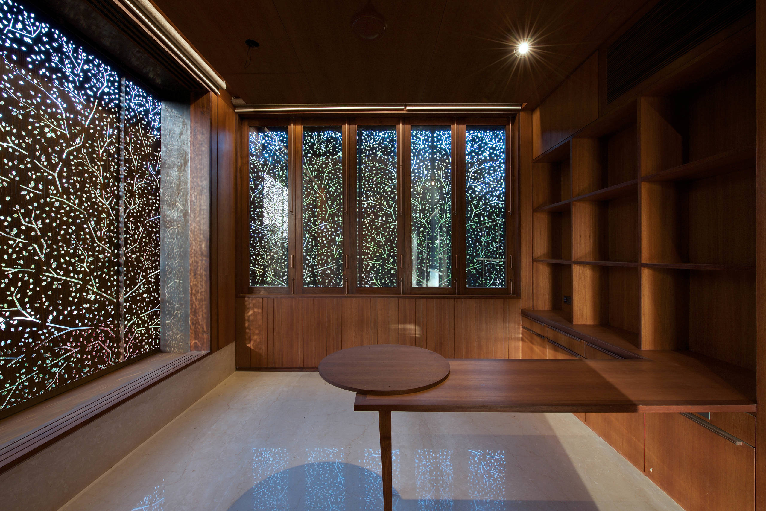 Houzz Индия: Как материалы дома в Ахмедабаде борются с климатом