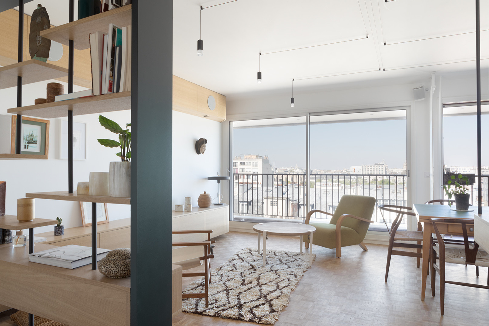 До и после: Квартира со спрятанным экраном для киномана