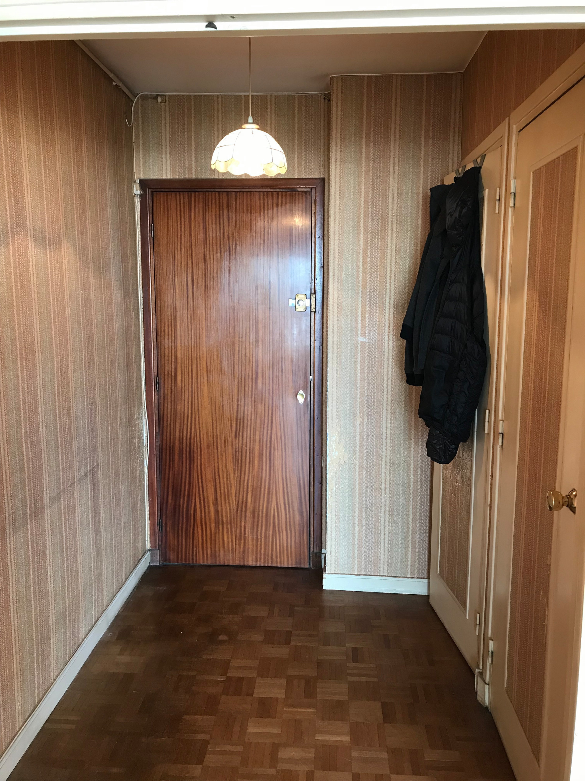 До и после: Квартира со спрятанным экраном для киномана