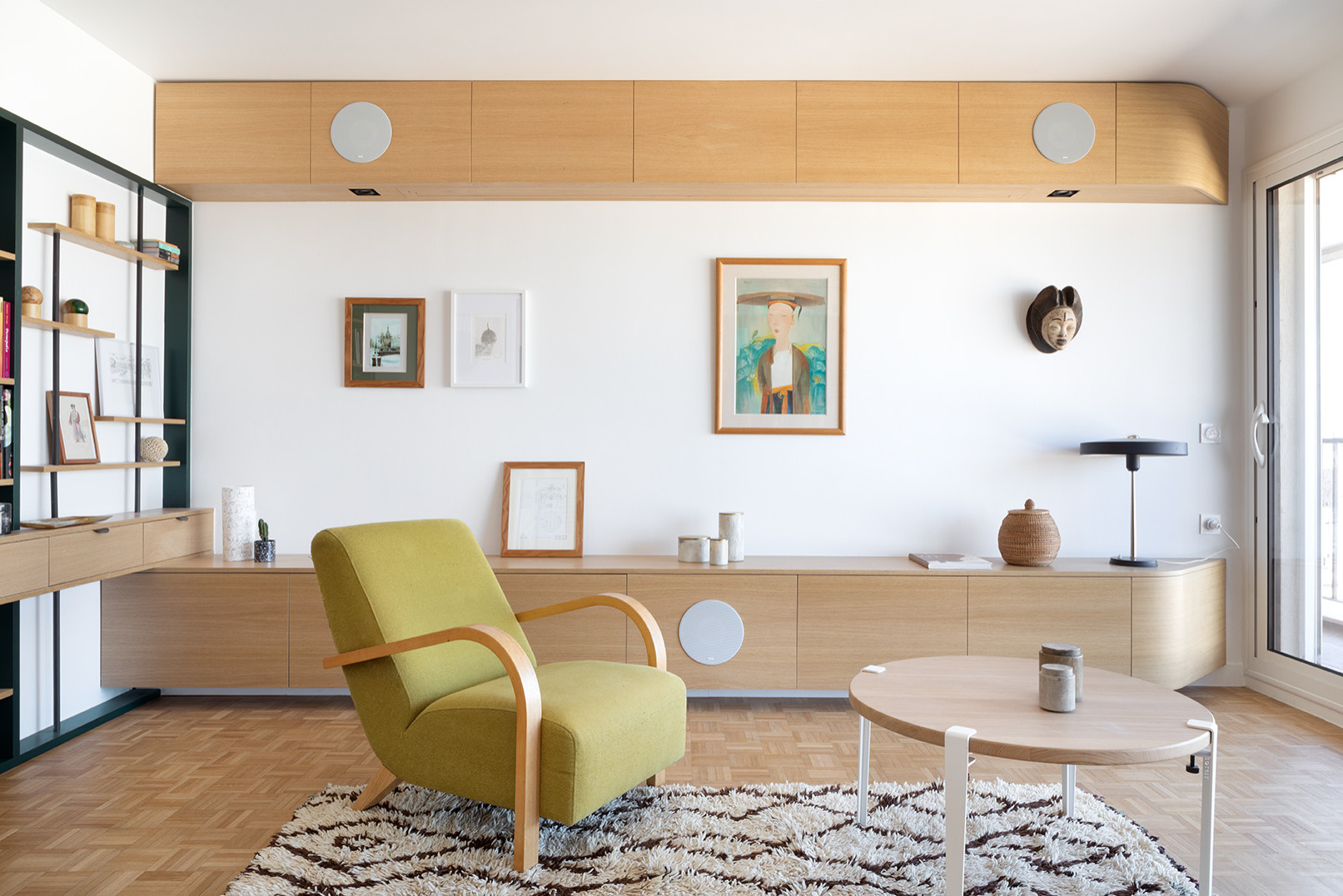 До и после: Квартира со спрятанным экраном для киномана