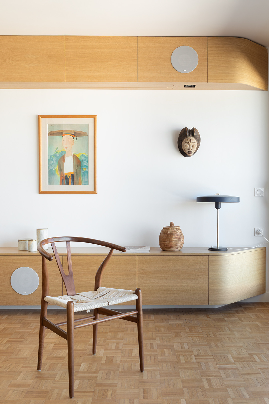 До и после: Квартира со спрятанным экраном для киномана