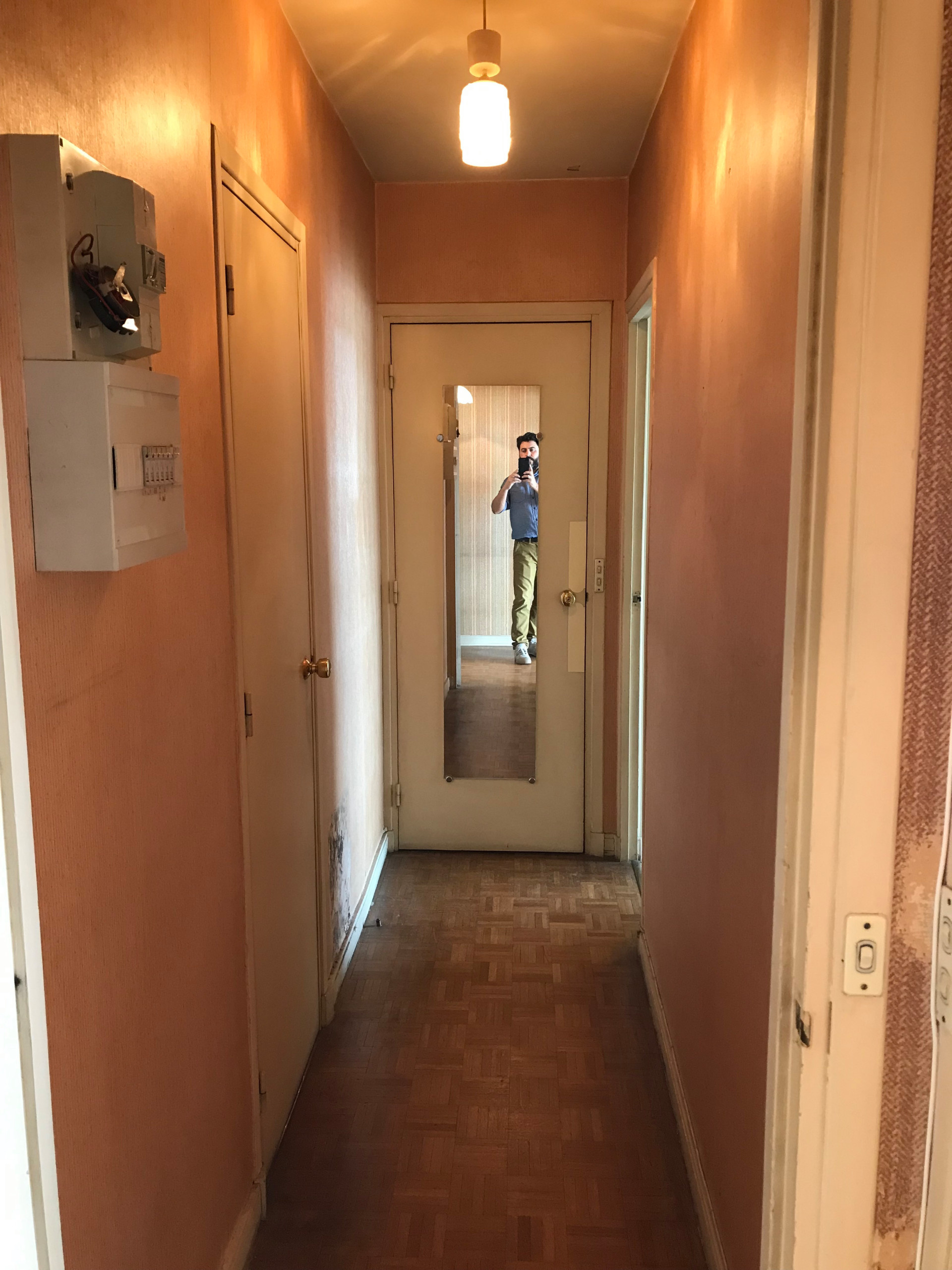 До и после: Квартира со спрятанным экраном для киномана