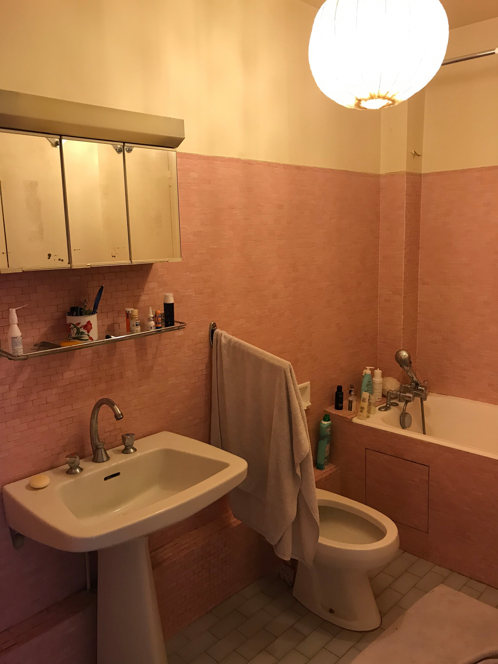 До и после: Квартира со спрятанным экраном для киномана