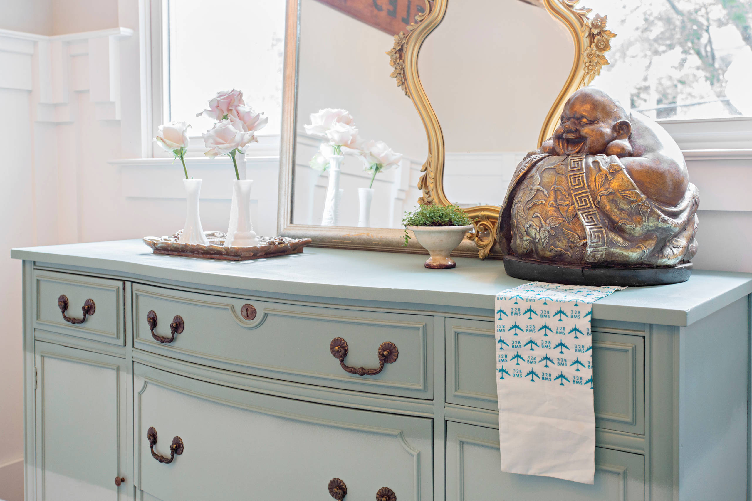 Своими руками: Старый деревянный комод в градиентной окраске