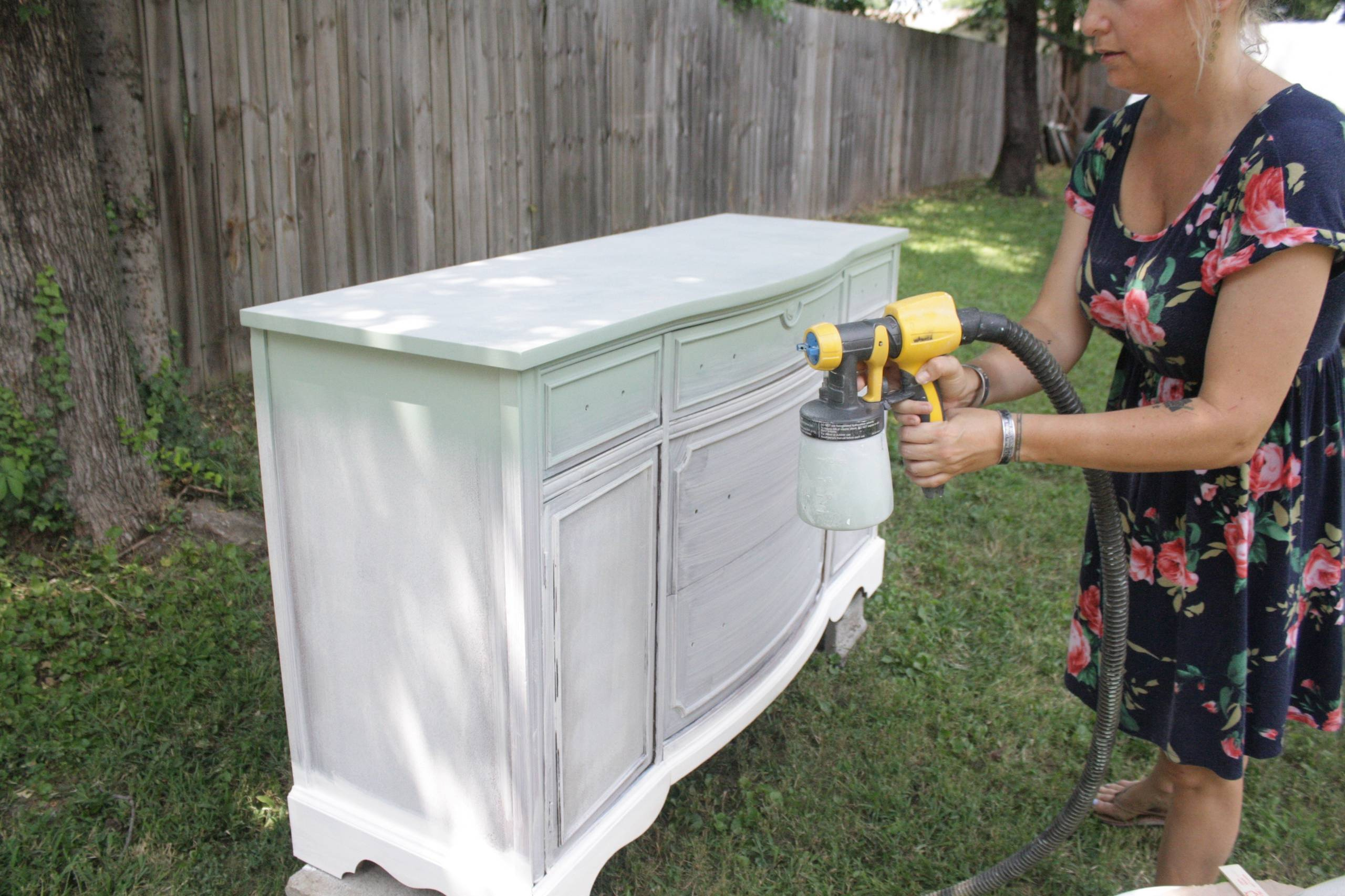 Своими руками: Старый деревянный комод в градиентной окраске