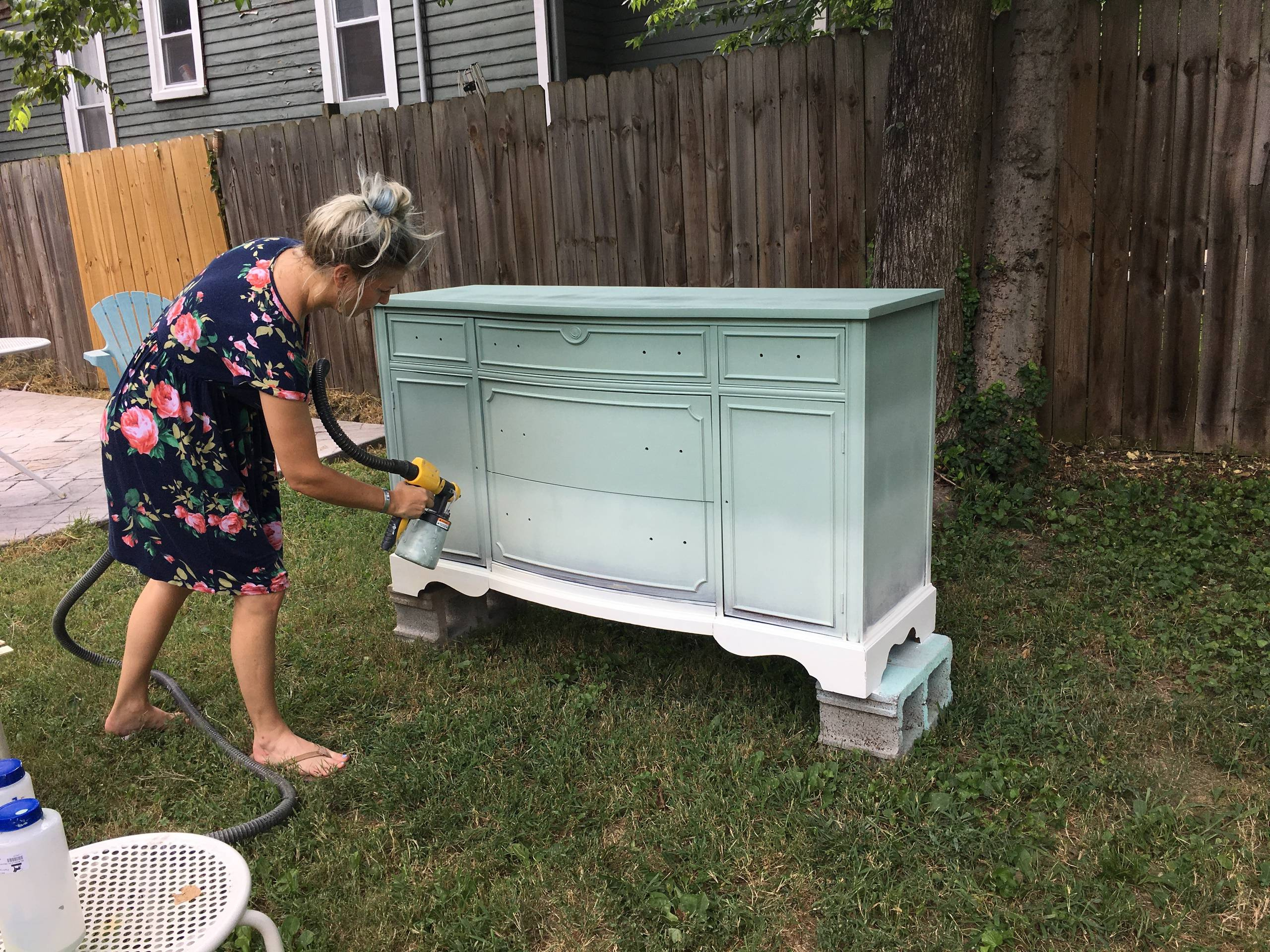 Своими руками: Старый деревянный комод в градиентной окраске