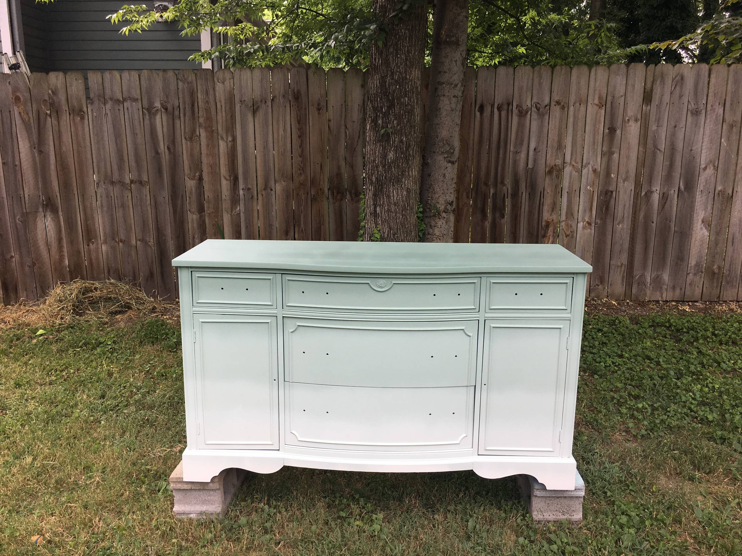 Своими руками: Старый деревянный комод в градиентной окраске