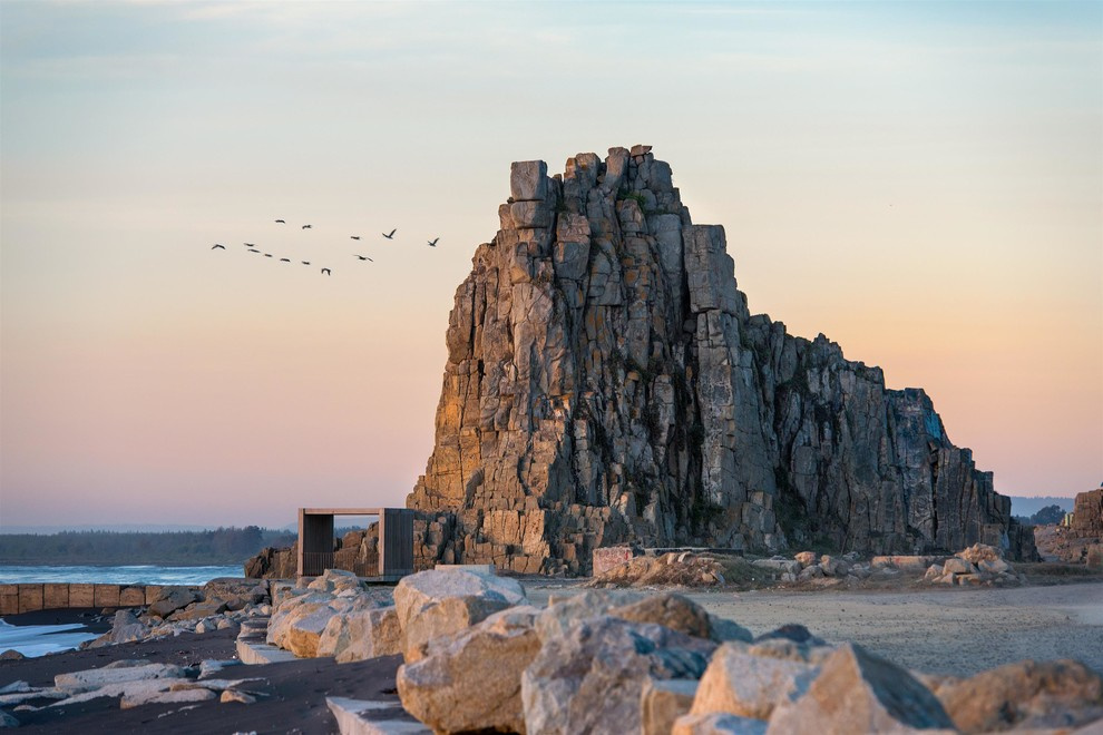 Лауреат Притцкеровской премии: Чилийский архитектор Алехандро Аравена