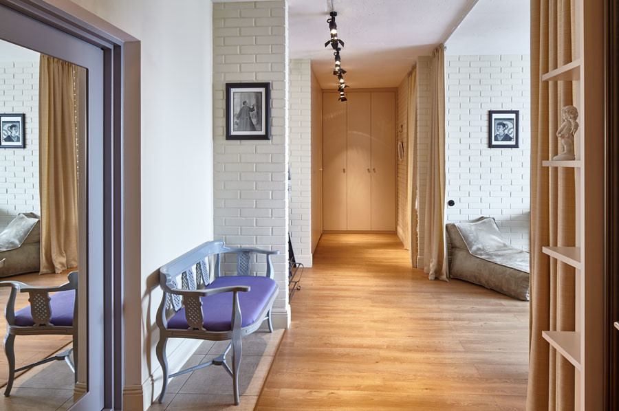 Houzz тур: Квартира без дверей, лишней мебели и суеты