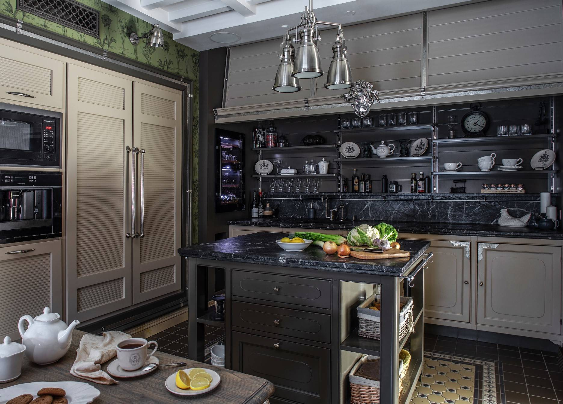 Кухня недели: С телевизором за решеткой и скрытой музыкой