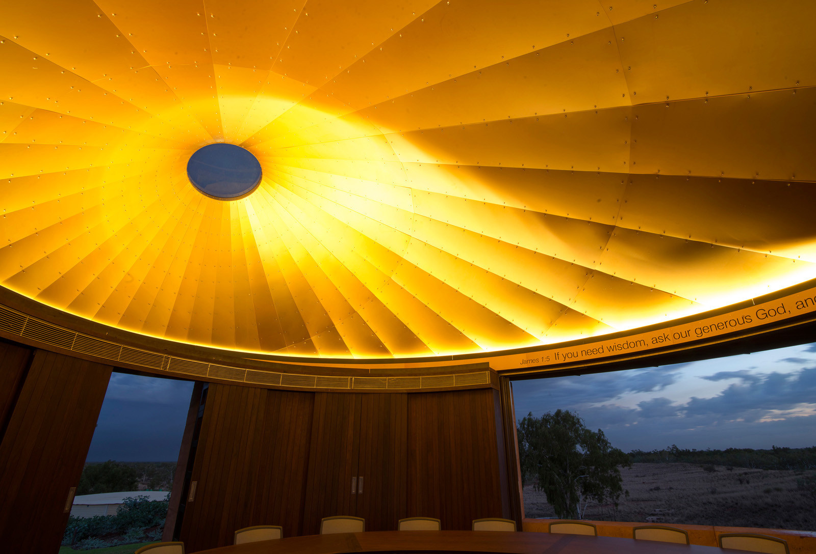 Мир дизайна: Необычный землебитный дом для спасения от жары