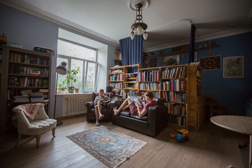 В гостях: Дача в семейной библиотеке для большой семьи