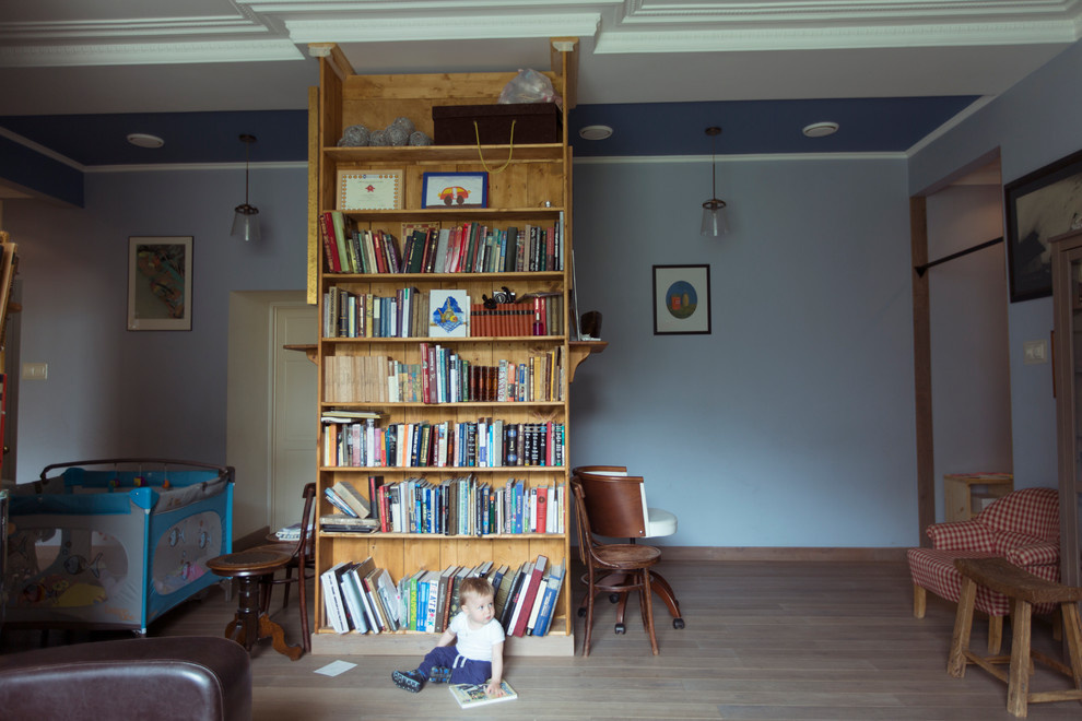 В гостях: Дача в семейной библиотеке для большой семьи