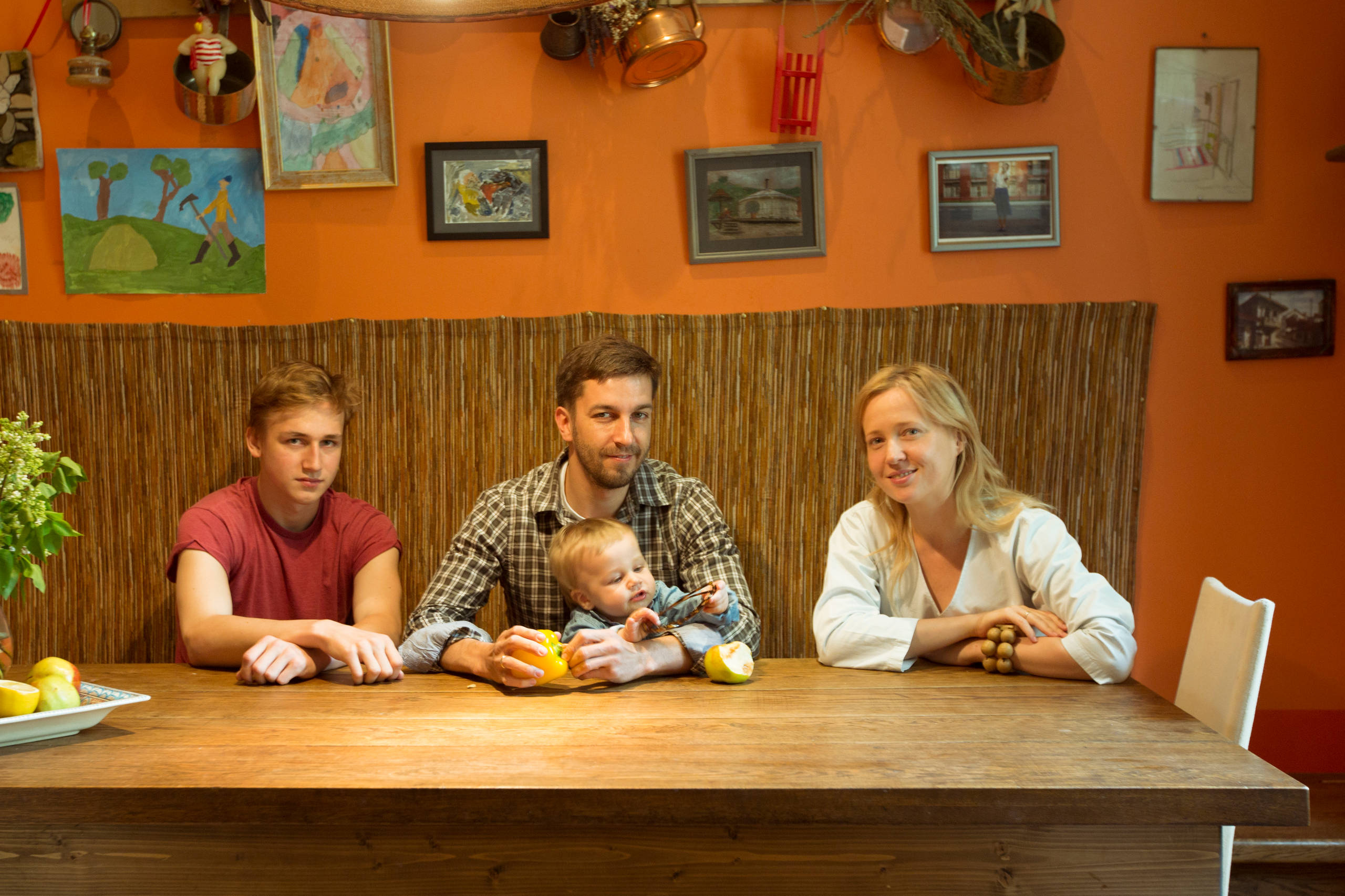 В гостях: Дача в семейной библиотеке для большой семьи