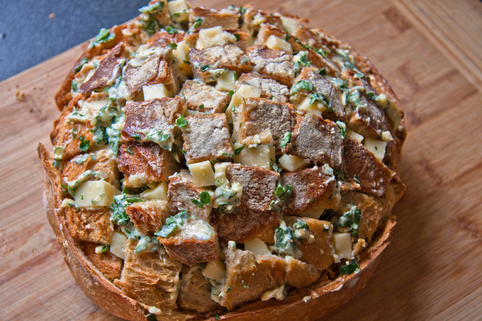 Рецепт: Французский хлеб с сюрпризом — за 10 минут