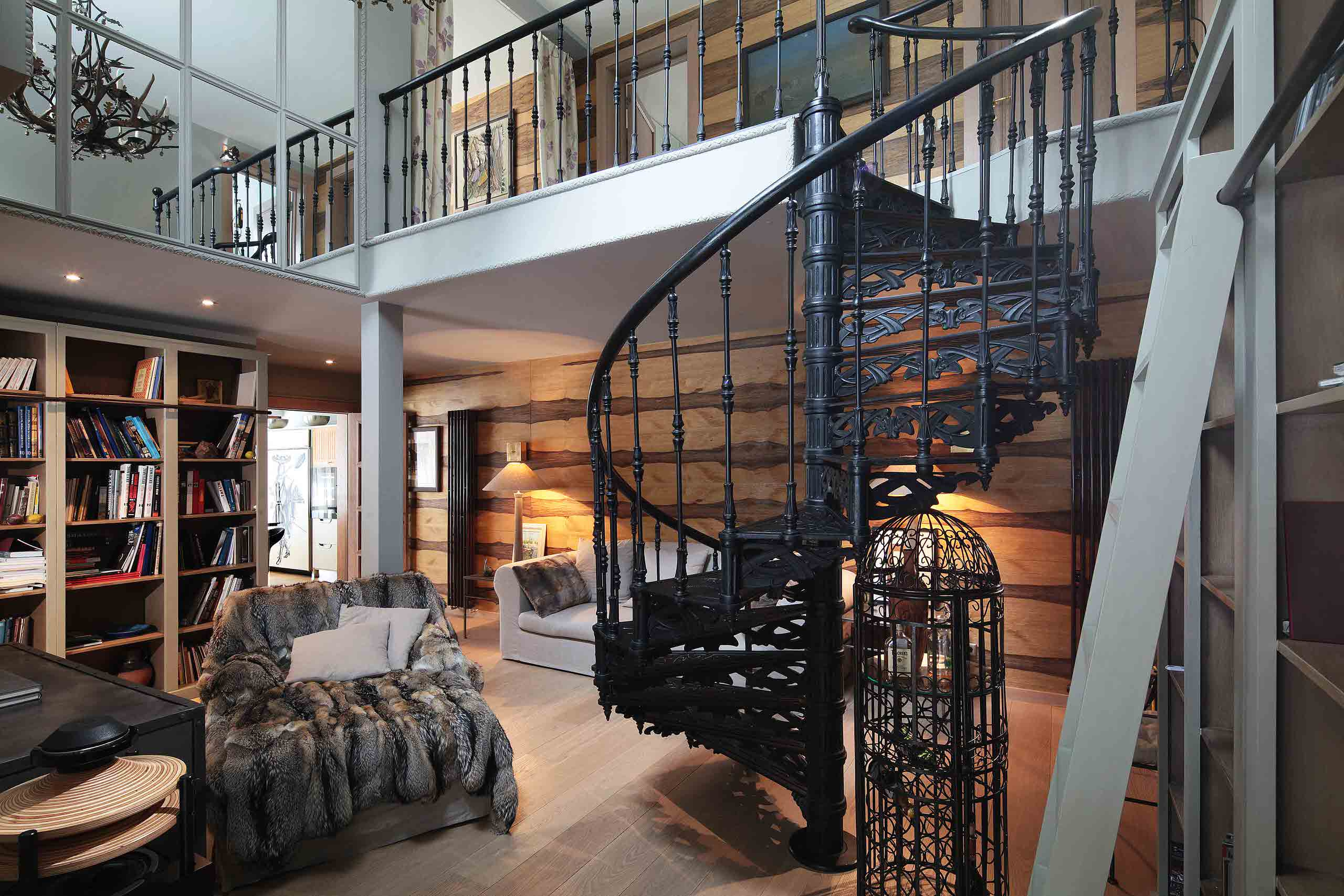 Houzz тур: Дачный сруб с панорамными окнами и яблоневым садом