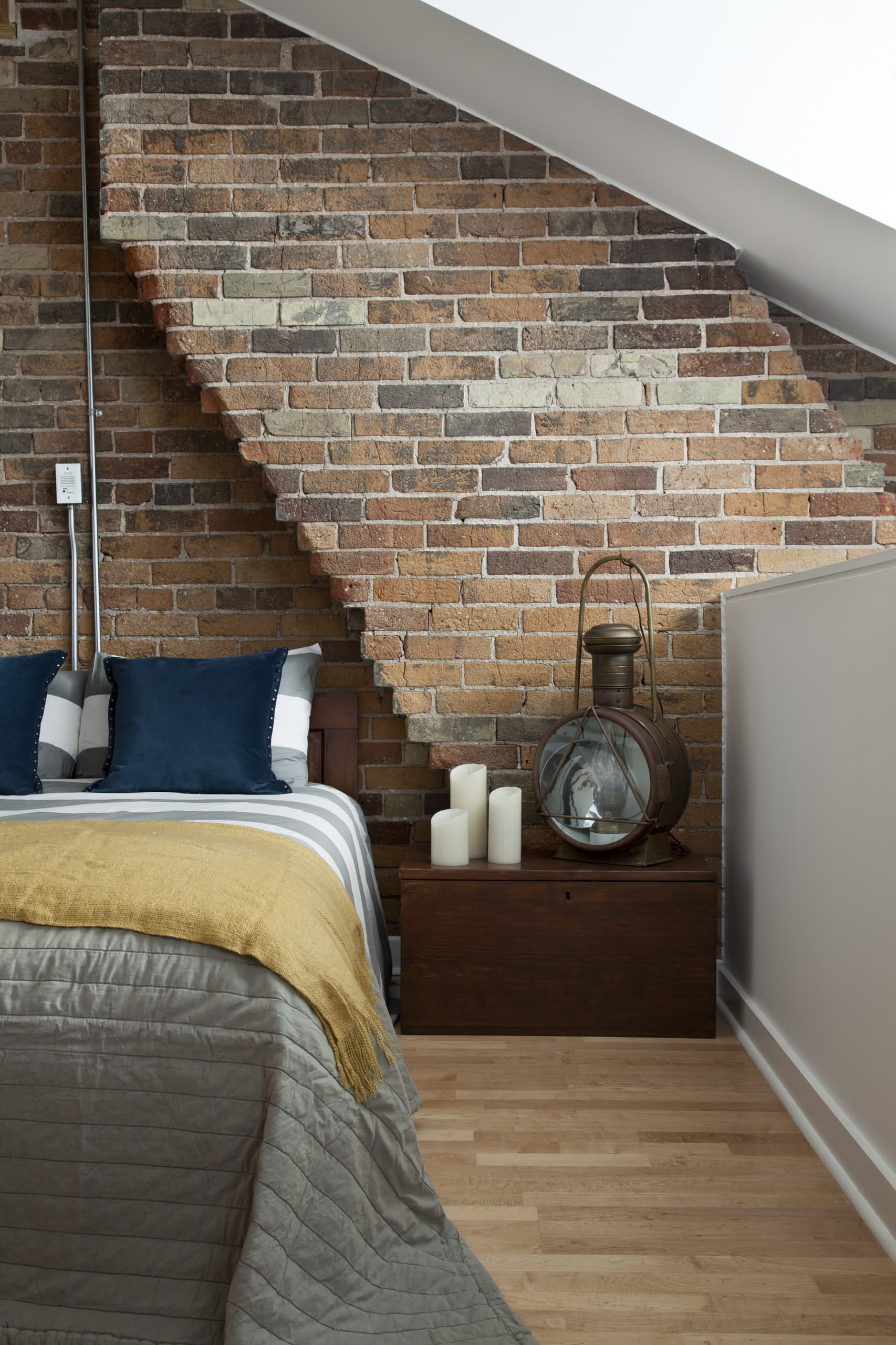 Кирпичная стена в интерьере: Из чего ее сделать и с чем сочетать