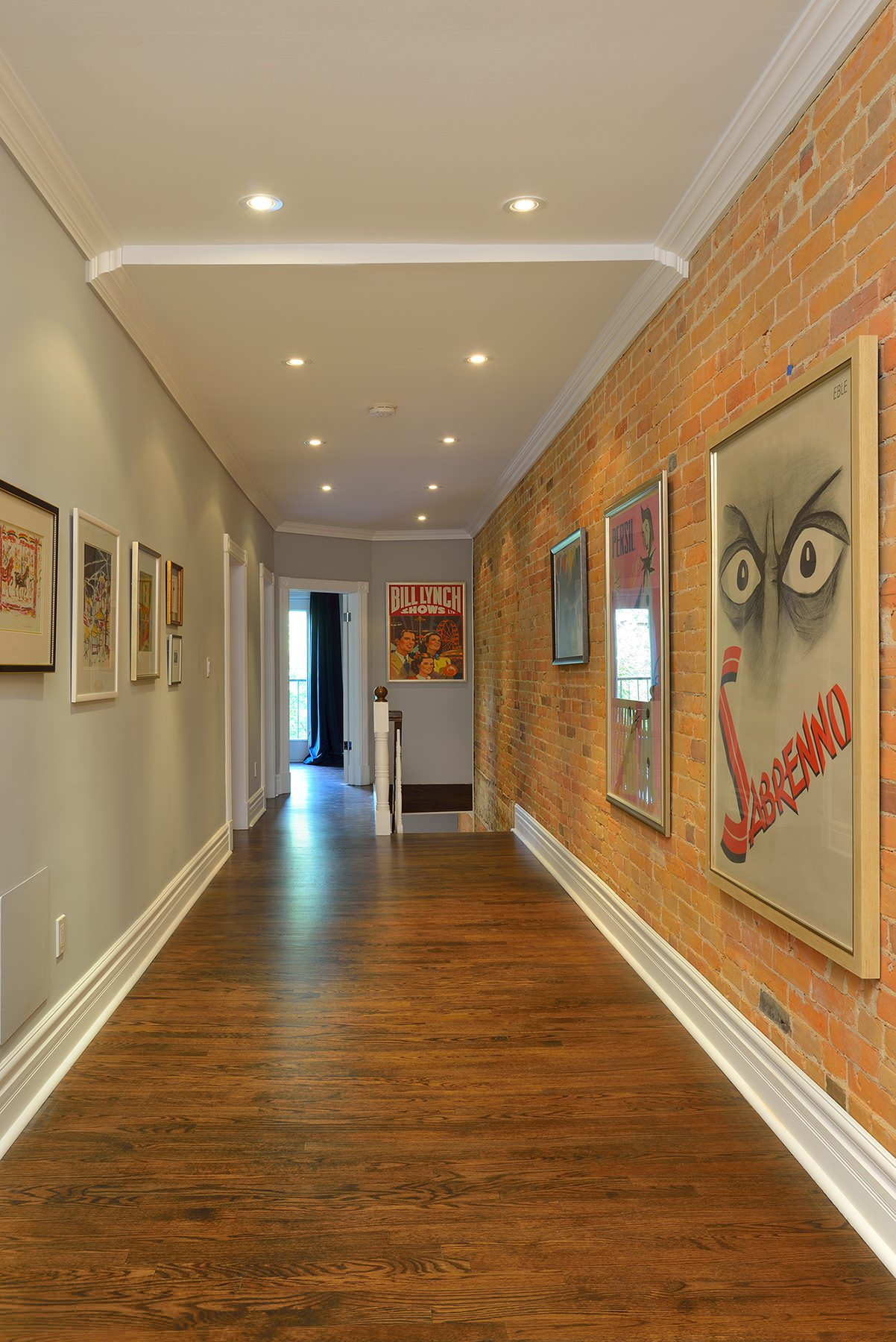 Кирпичная стена в интерьере: Из чего ее сделать и с чем сочетать