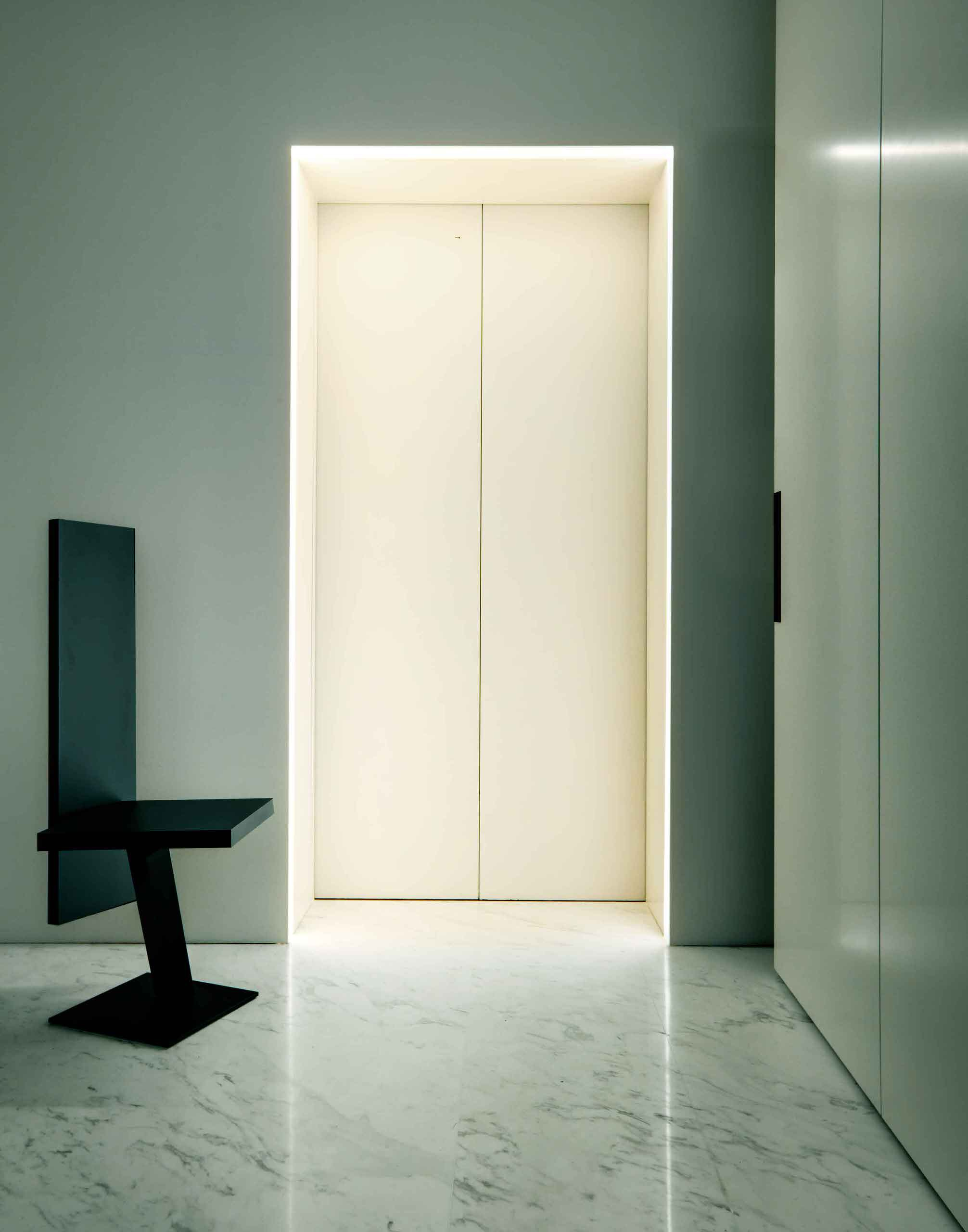 Houzz США: Белая квартира в стиле минимализма