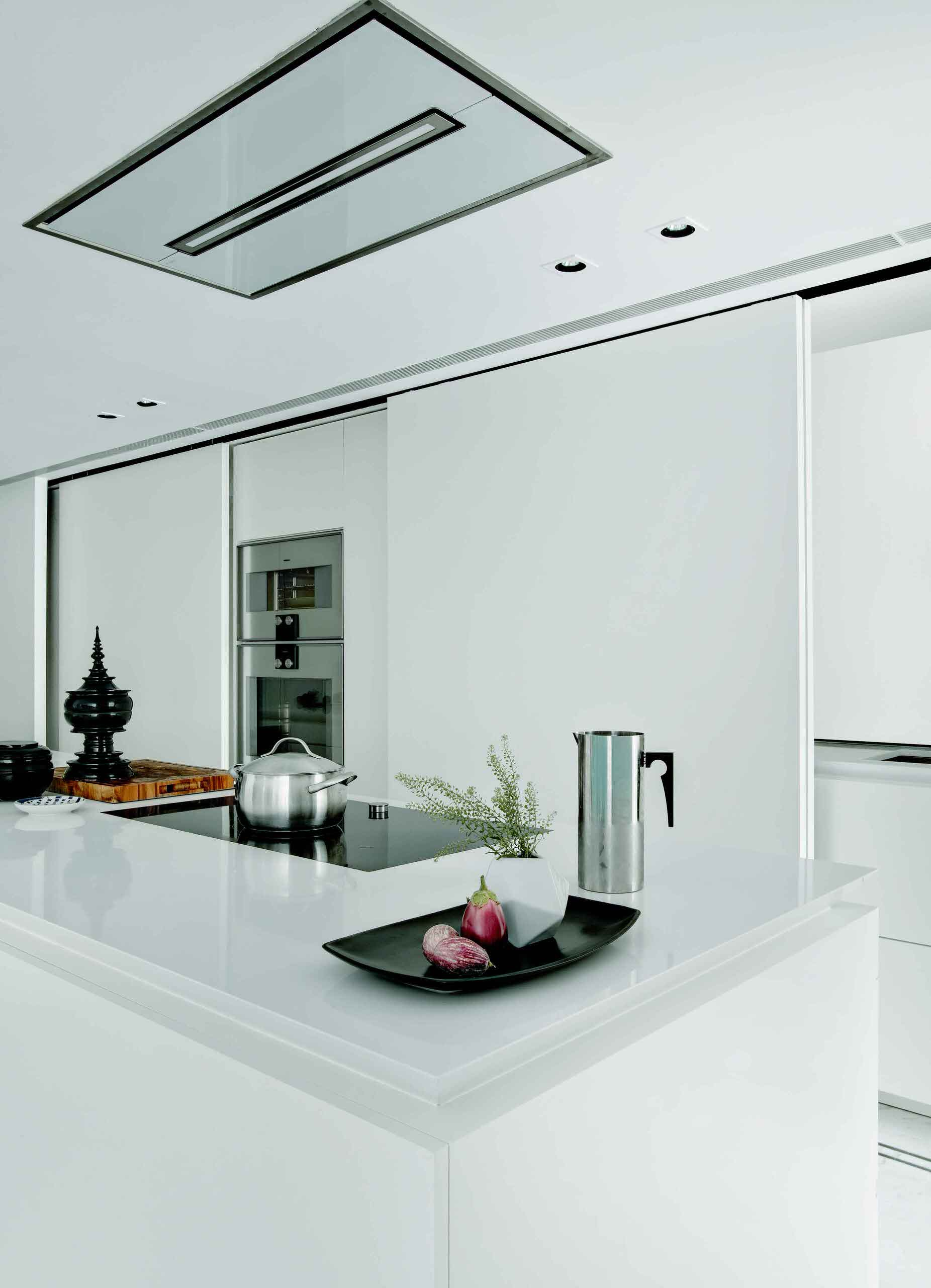 Houzz США: Белая квартира в стиле минимализма