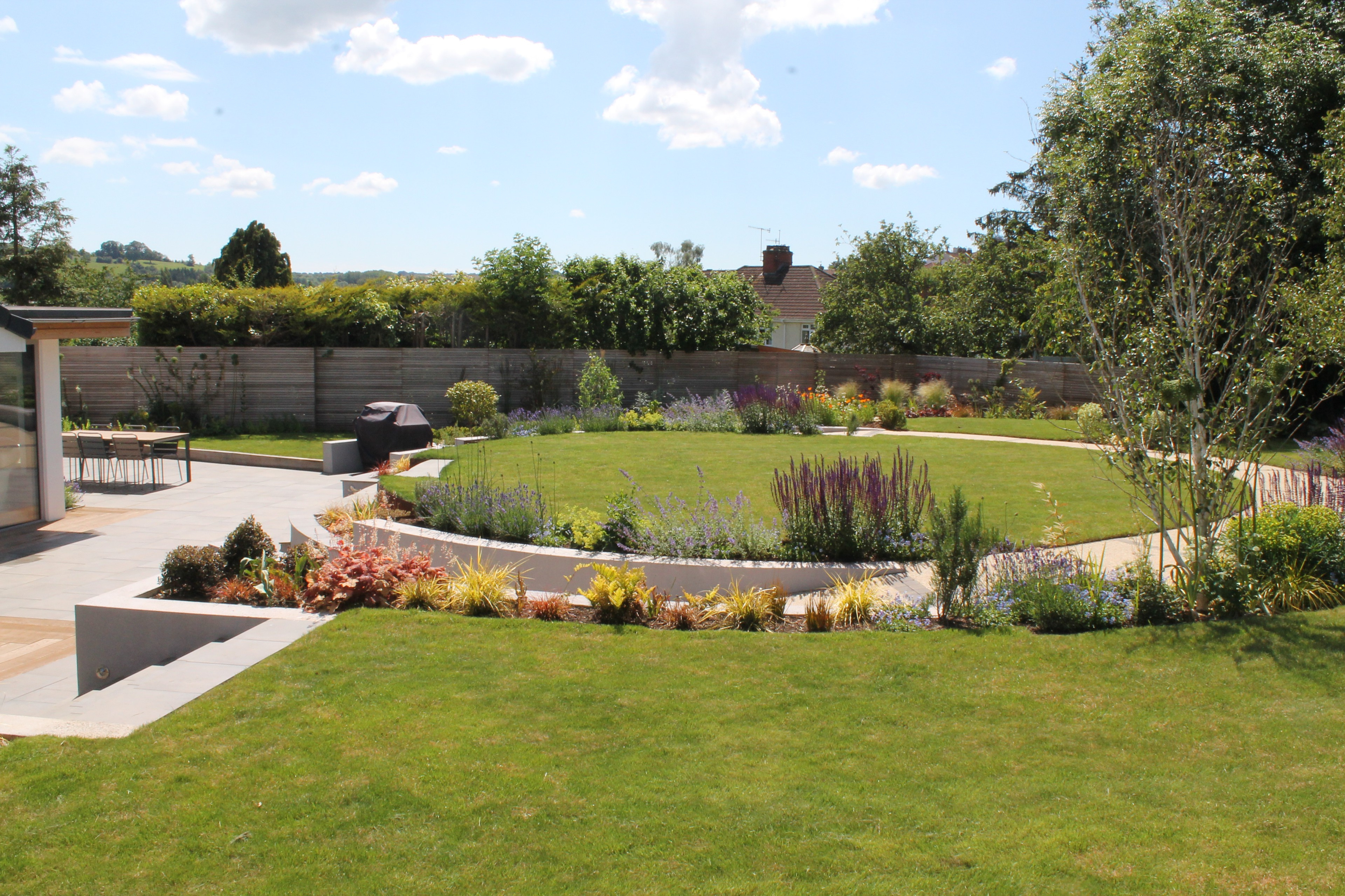 До и после: Сад c уклоном для хозяйки на коляске