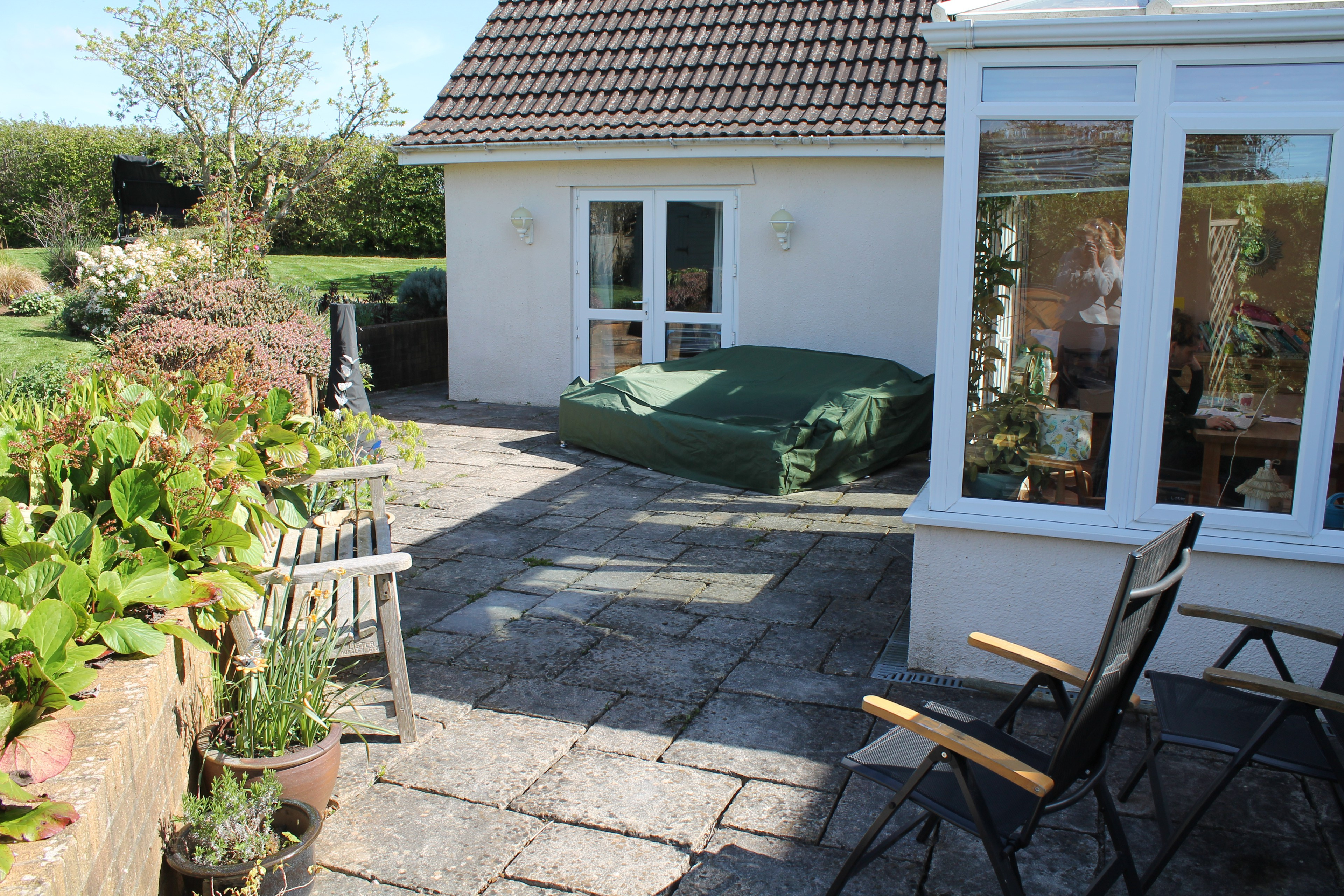 До и после: Сад c уклоном для хозяйки на коляске