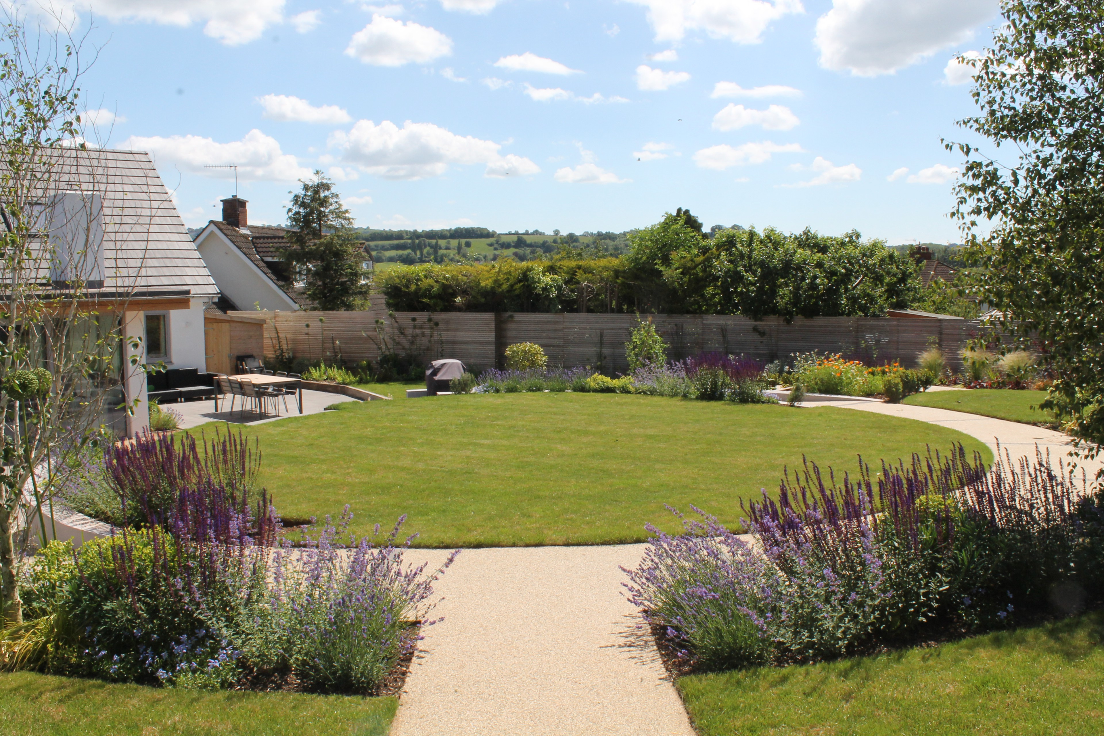 До и после: Сад c уклоном для хозяйки на коляске