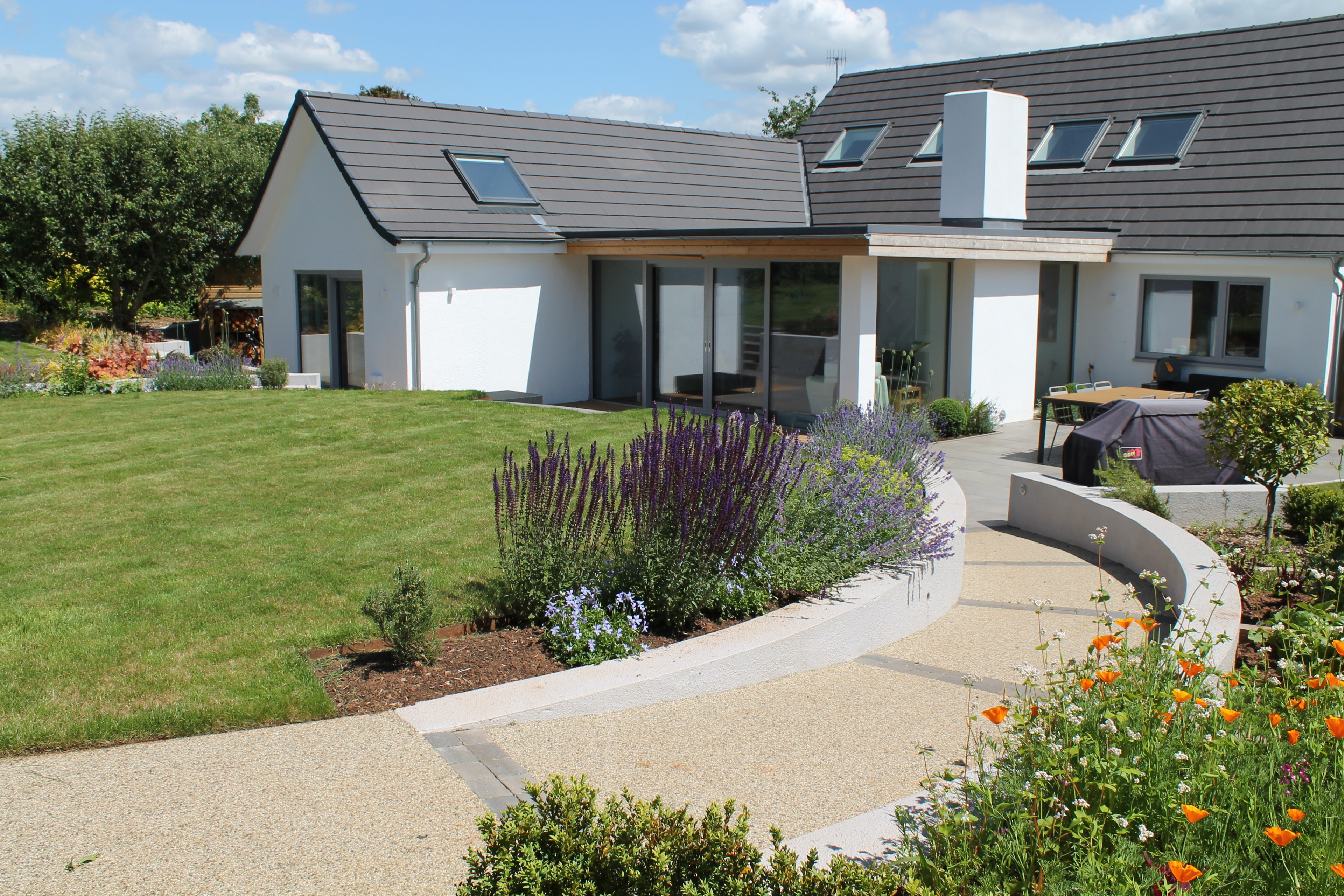 До и после: Сад c уклоном для хозяйки на коляске