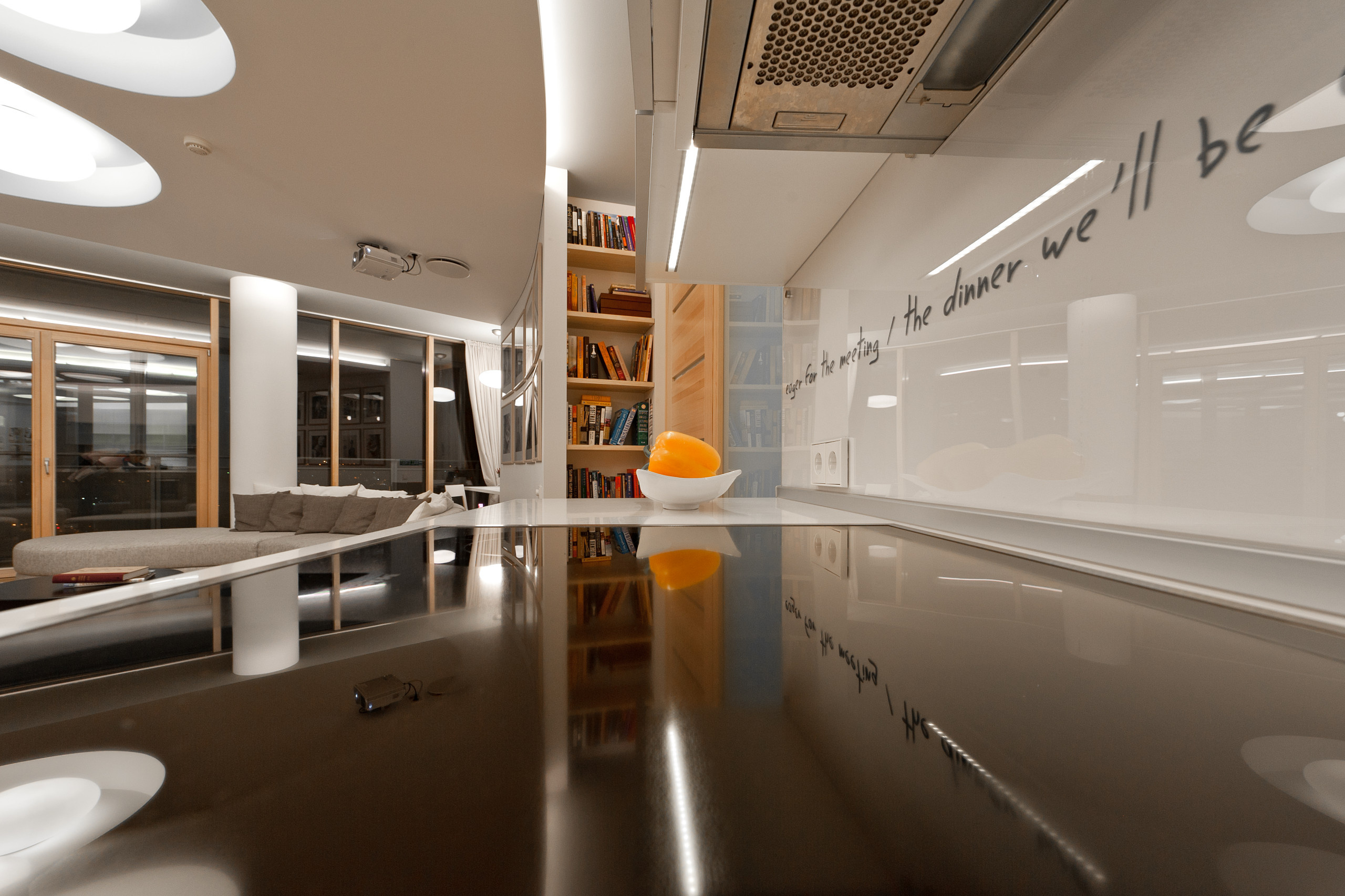 Houzz Литва: Старый Вильнюс и арт-объекты в трехкомнатной квартире