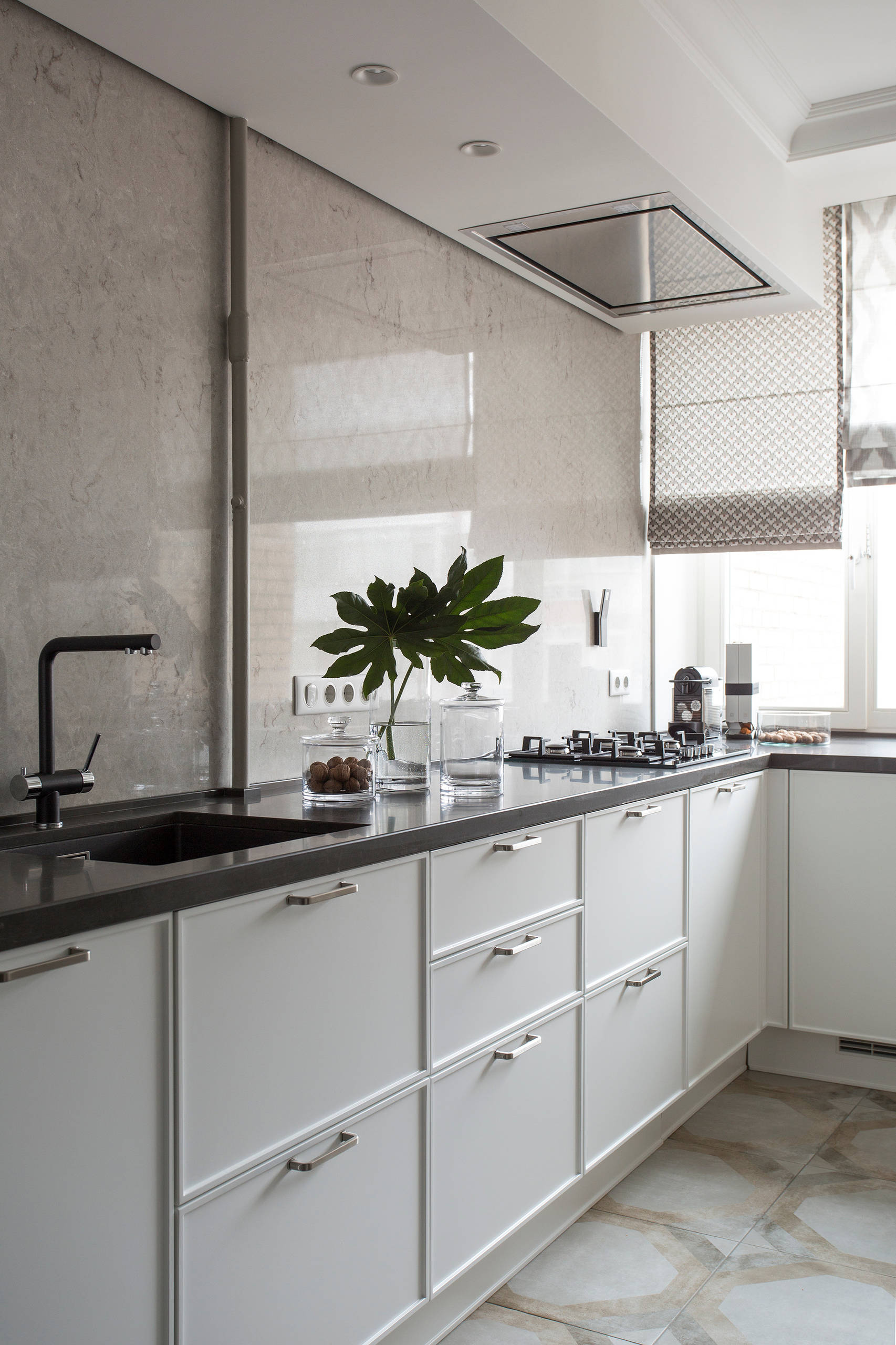 Houzz тур: Интерьер с тверскими изразцами и окном-обманкой