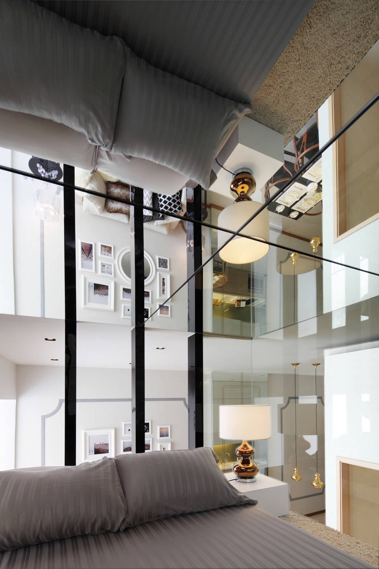 Houzz Сингапур: Спальня в стиле лофт со стеклянной стеной