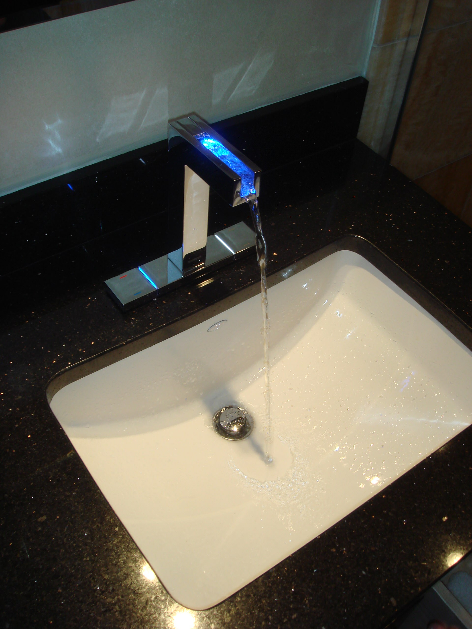 Электронная сантехника: Зачем она вашему дому